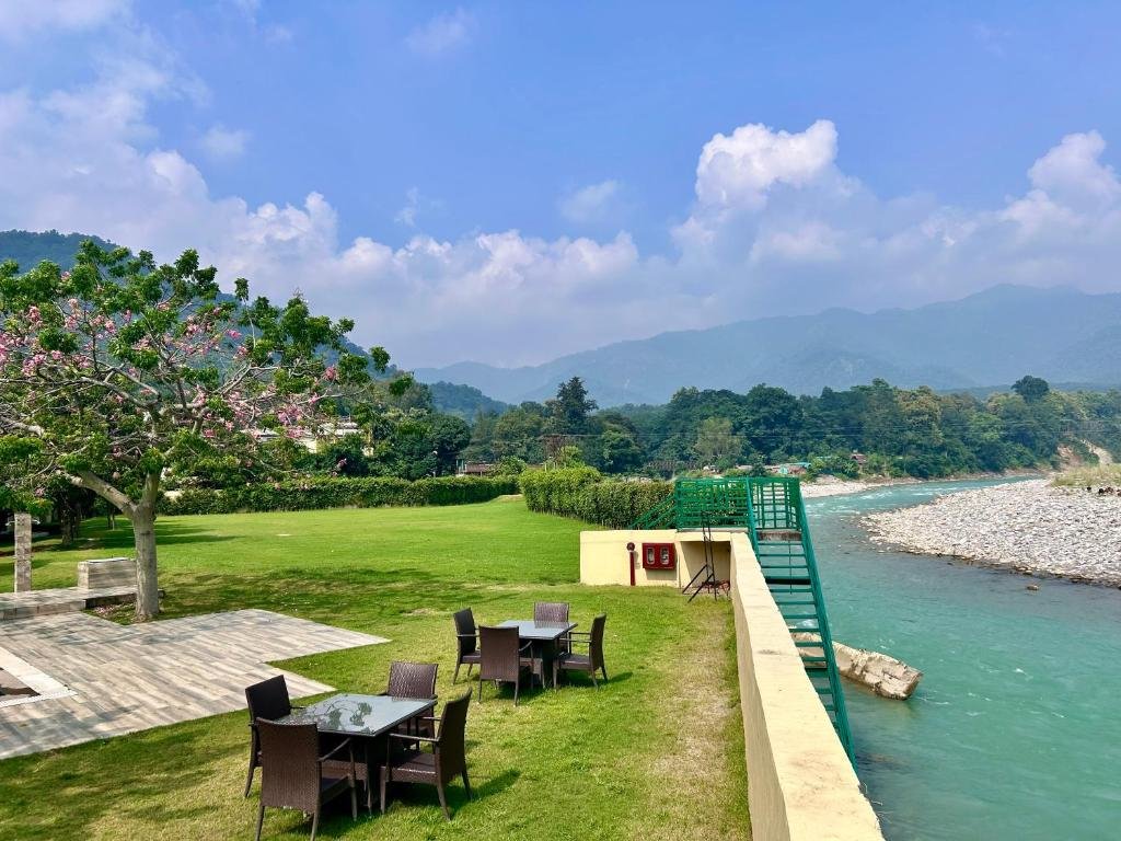 Lemon Tree Resort - Dining & Amenities - Gola Holidays